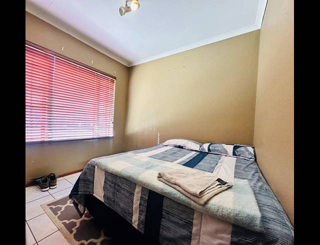 3 BEDROOM SIMPLEX FOR SALE IN HALFWAY HOUSE